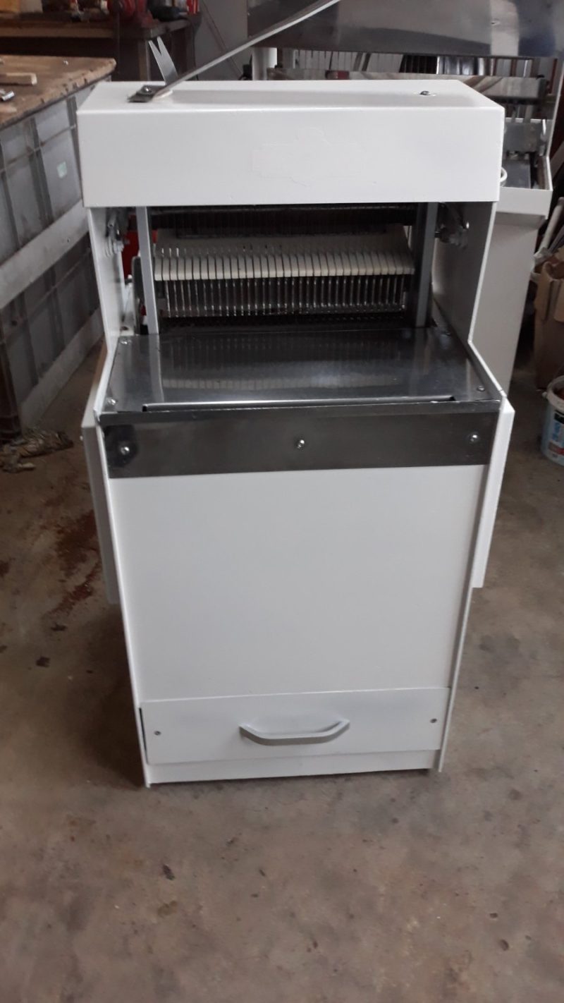 Felújított Belga vékony szeletes kenyérszeletelő gép